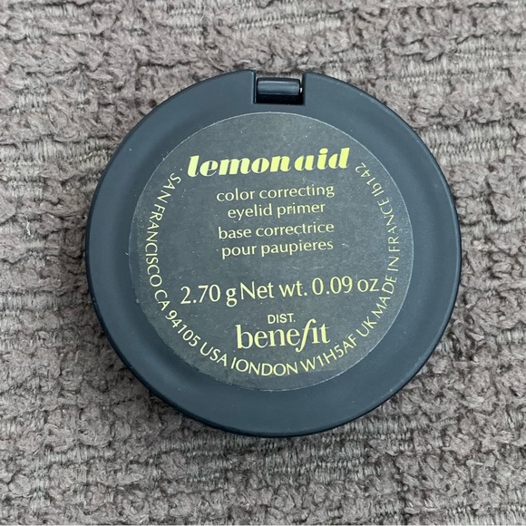 Benefit Lemon Aid Color Correcting Eyelid Primer - Picture 5 of 5